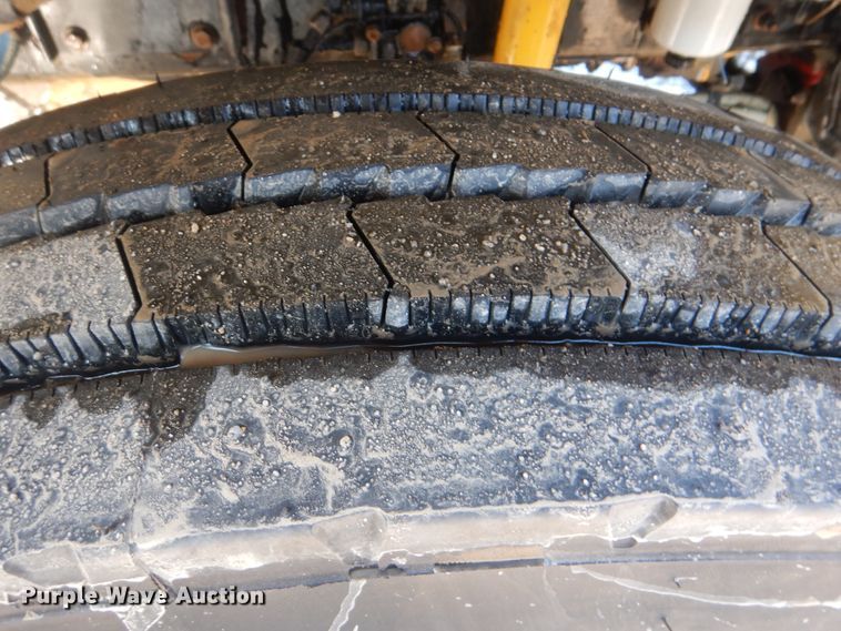 image for item DJ8576 2001 Kenworth T800  semi truck