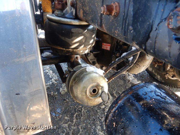 image for item DJ8576 2001 Kenworth T800  semi truck