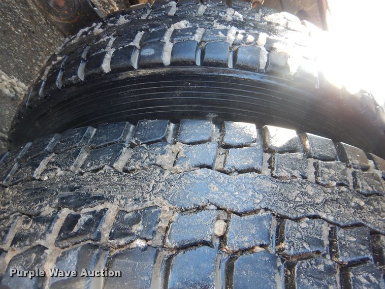 image for item DJ8576 2001 Kenworth T800  semi truck