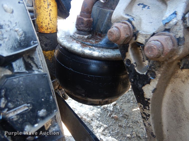 image for item DJ8576 2001 Kenworth T800  semi truck