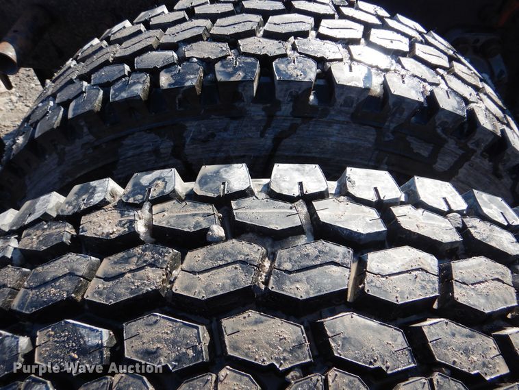 image for item DJ8576 2001 Kenworth T800  semi truck