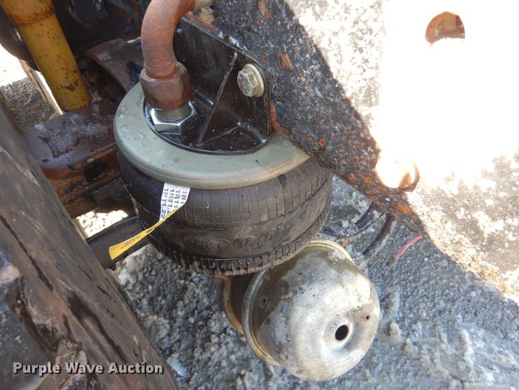 image for item DJ8576 2001 Kenworth T800  semi truck