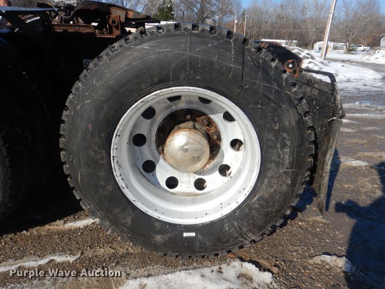 image for item DJ8576 2001 Kenworth T800  semi truck