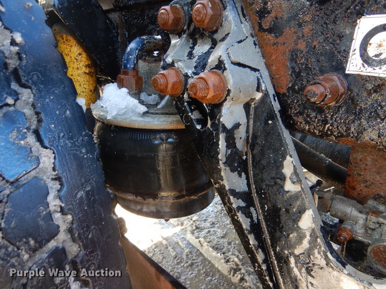 image for item DJ8576 2001 Kenworth T800  semi truck