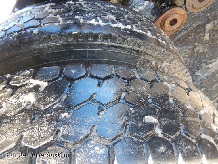 image for item DJ8576 2001 Kenworth T800  semi truck