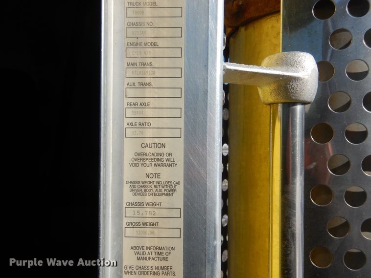 image for item DJ8576 2001 Kenworth T800  semi truck