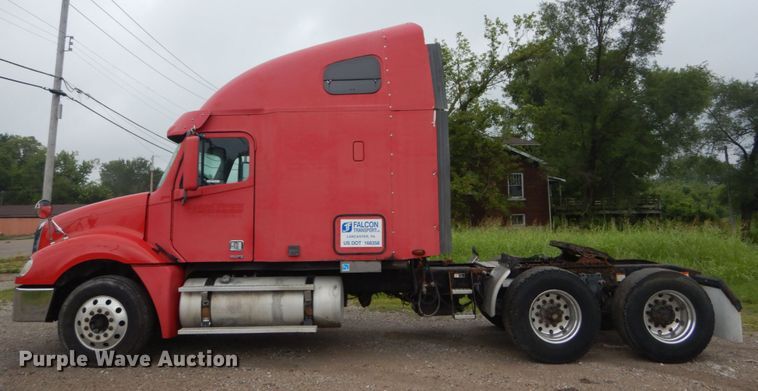 image for item GV9183 2006 Freightliner Columbia  semi truck