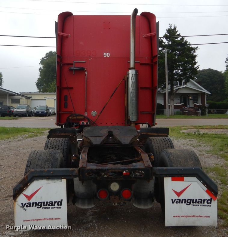 image for item GV9183 2006 Freightliner Columbia  semi truck