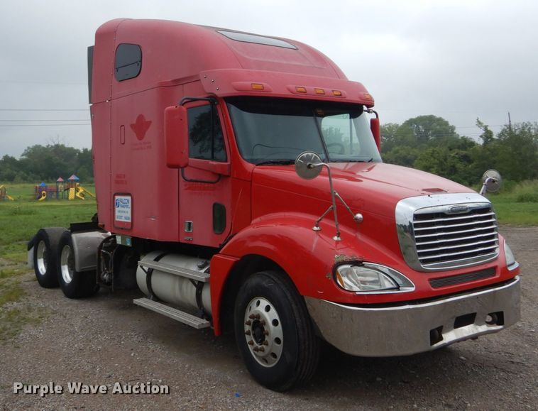 image for item GV9183 2006 Freightliner Columbia  semi truck