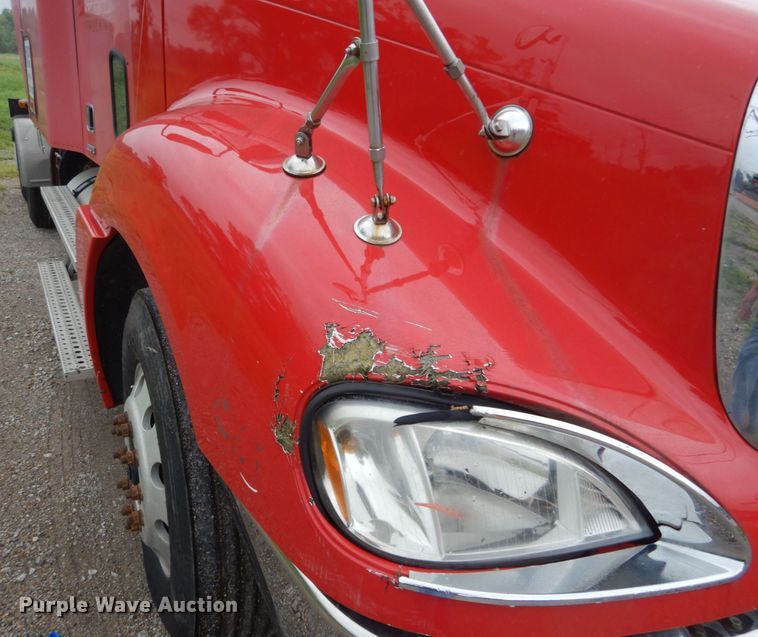 image for item GV9183 2006 Freightliner Columbia  semi truck