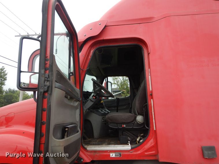 image for item GV9183 2006 Freightliner Columbia  semi truck