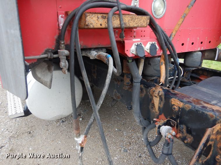 image for item GV9183 2006 Freightliner Columbia  semi truck