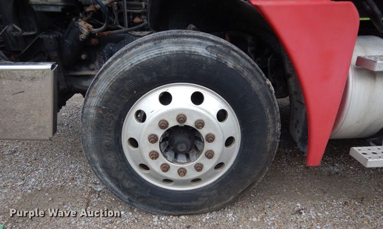 image for item GV9183 2006 Freightliner Columbia  semi truck