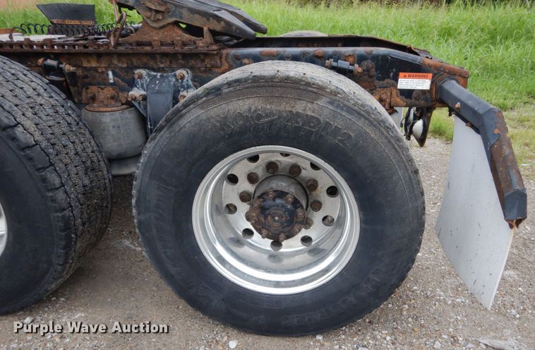 image for item GV9183 2006 Freightliner Columbia  semi truck