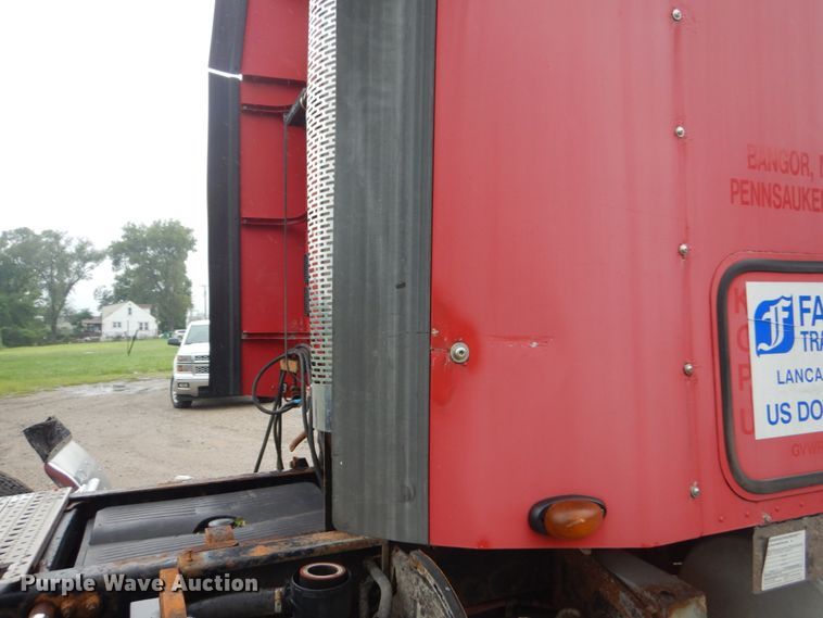 image for item GV9183 2006 Freightliner Columbia  semi truck