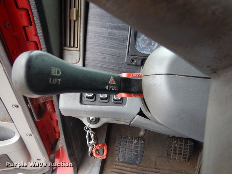 image for item GV9183 2006 Freightliner Columbia  semi truck