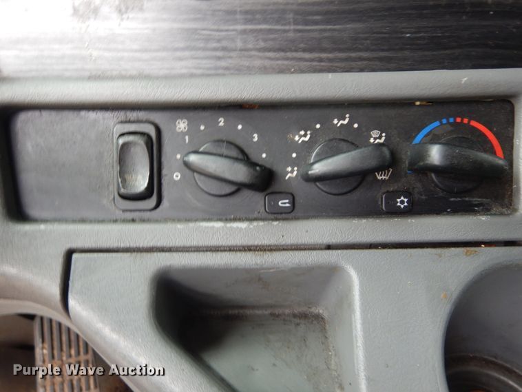 image for item GV9183 2006 Freightliner Columbia  semi truck