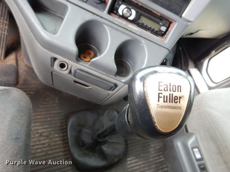 image for item GV9183 2006 Freightliner Columbia  semi truck