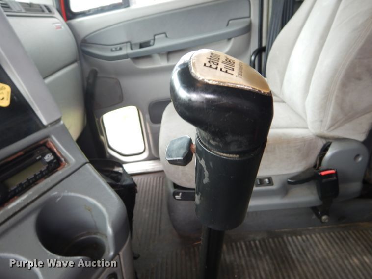 image for item GV9183 2006 Freightliner Columbia  semi truck