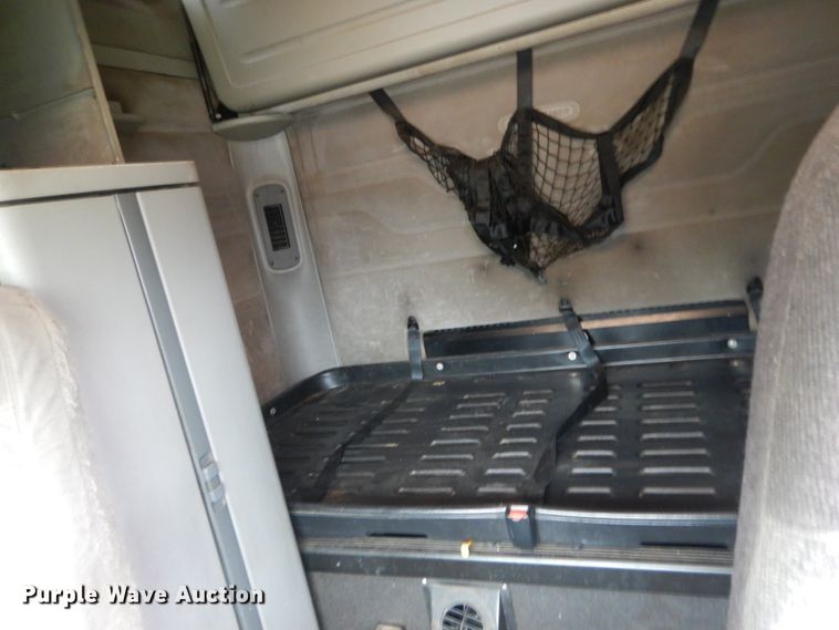 image for item GV9183 2006 Freightliner Columbia  semi truck