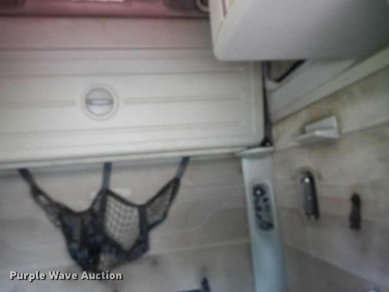 image for item GV9183 2006 Freightliner Columbia  semi truck