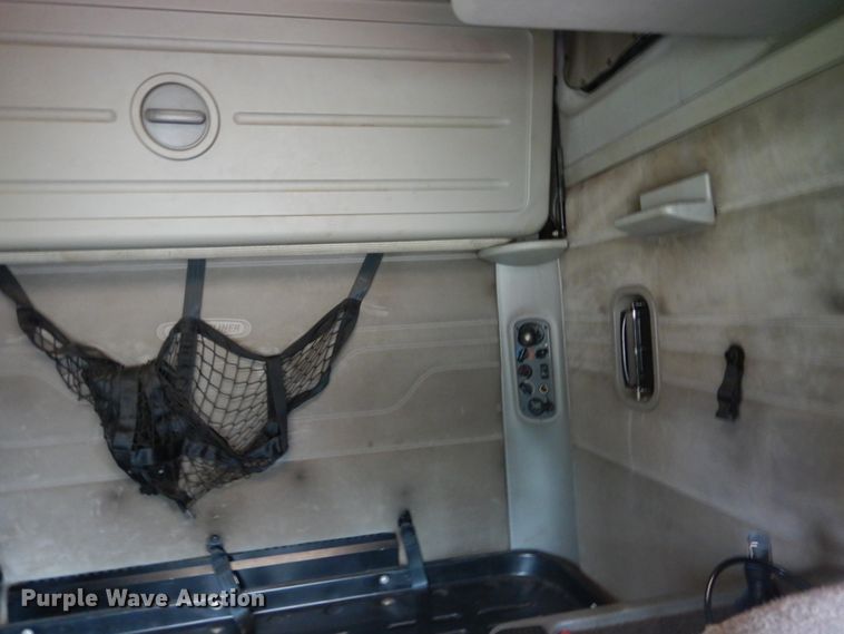 image for item GV9183 2006 Freightliner Columbia  semi truck