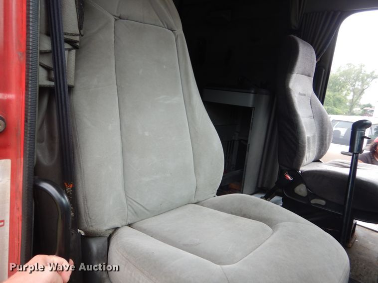 image for item GV9183 2006 Freightliner Columbia  semi truck