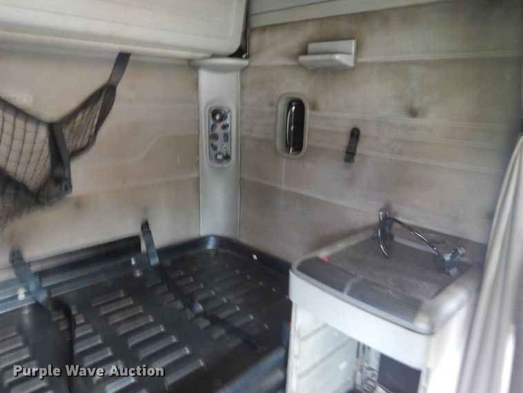 image for item GV9183 2006 Freightliner Columbia  semi truck