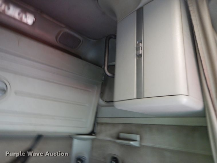 image for item GV9183 2006 Freightliner Columbia  semi truck