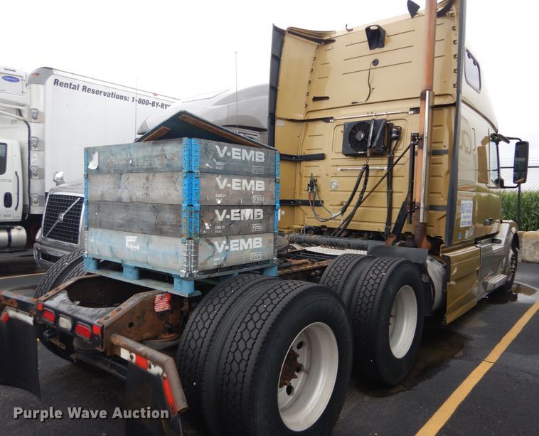 image for item GV9184 2009 Volvo VNL670  semi truck