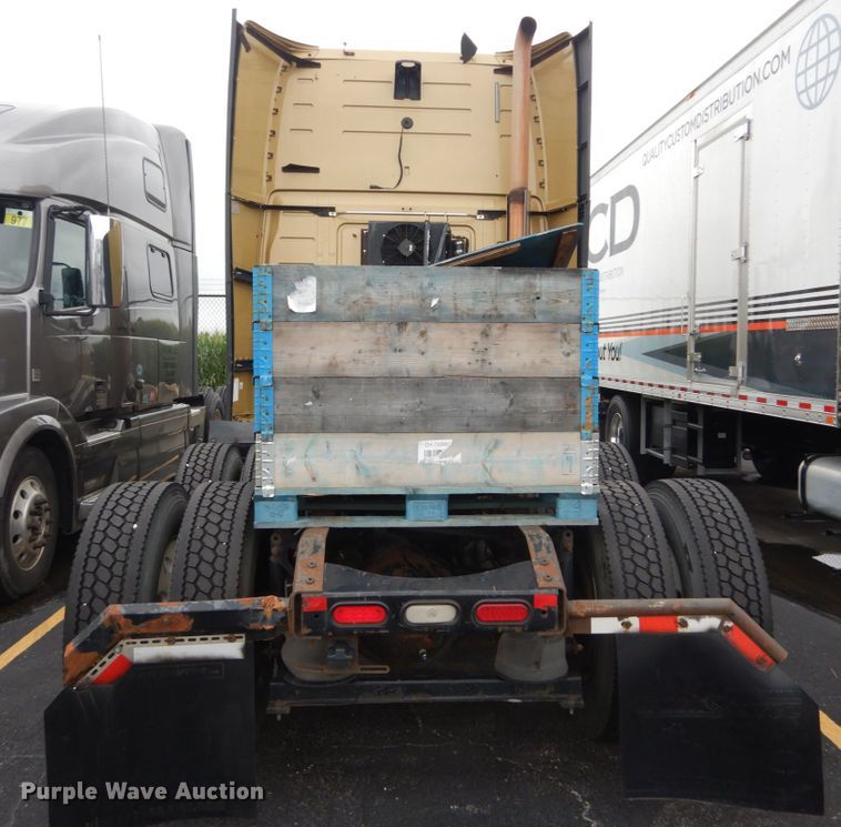 image for item GV9184 2009 Volvo VNL670  semi truck