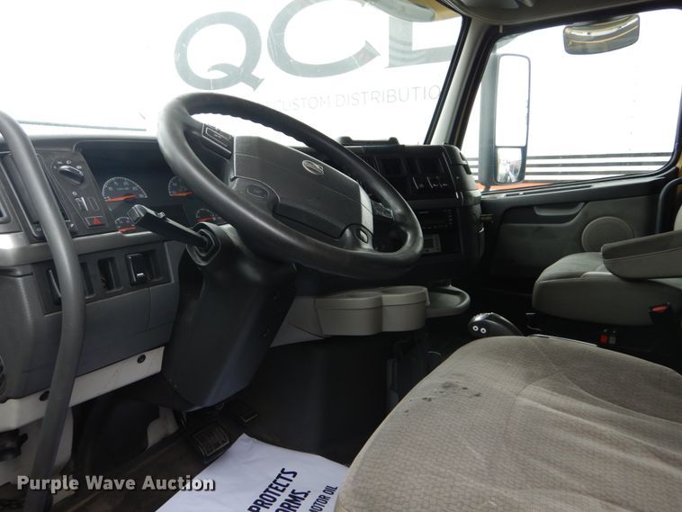 image for item GV9184 2009 Volvo VNL670  semi truck