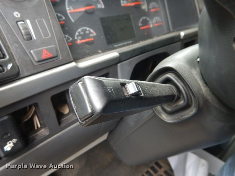 image for item GV9184 2009 Volvo VNL670  semi truck