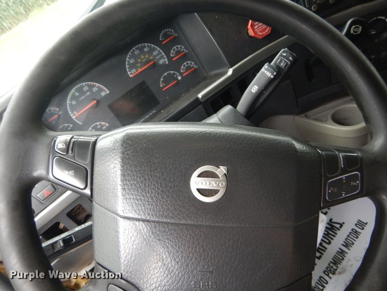 image for item GV9184 2009 Volvo VNL670  semi truck