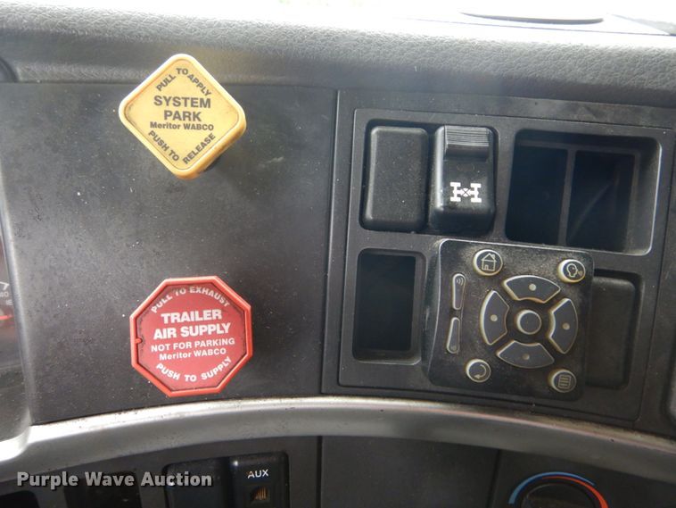 image for item GV9184 2009 Volvo VNL670  semi truck