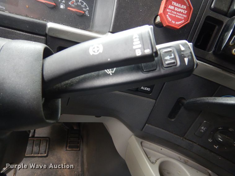 image for item GV9184 2009 Volvo VNL670  semi truck