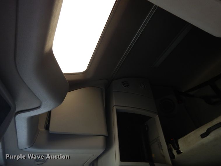 image for item GV9184 2009 Volvo VNL670  semi truck