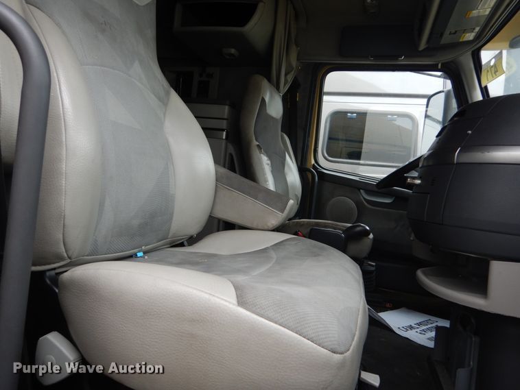 image for item GV9184 2009 Volvo VNL670  semi truck