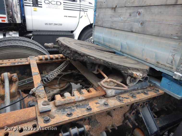 image for item GV9184 2009 Volvo VNL670  semi truck