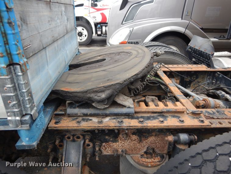 image for item GV9184 2009 Volvo VNL670  semi truck