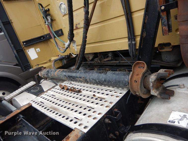 image for item GV9184 2009 Volvo VNL670  semi truck