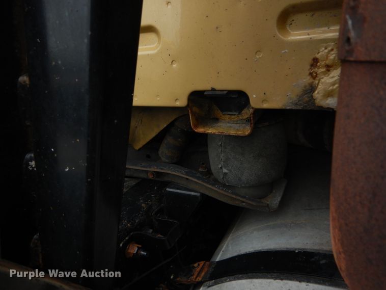 image for item GV9184 2009 Volvo VNL670  semi truck