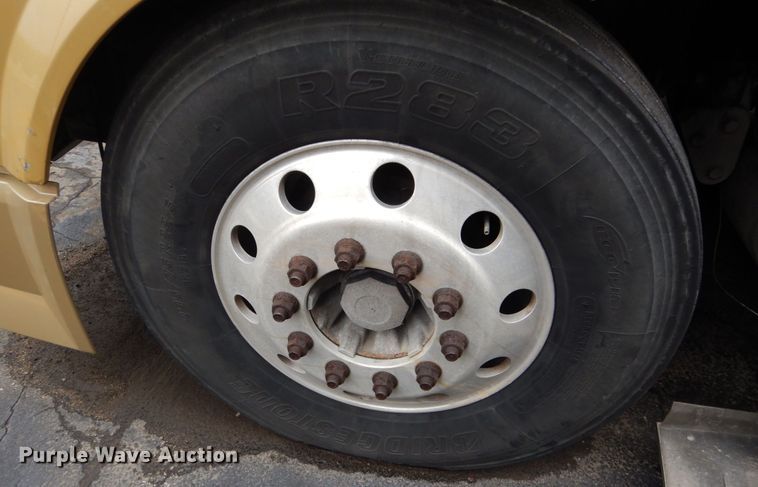 image for item GV9184 2009 Volvo VNL670  semi truck