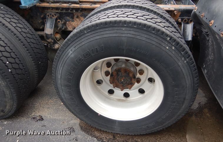 image for item GV9184 2009 Volvo VNL670  semi truck