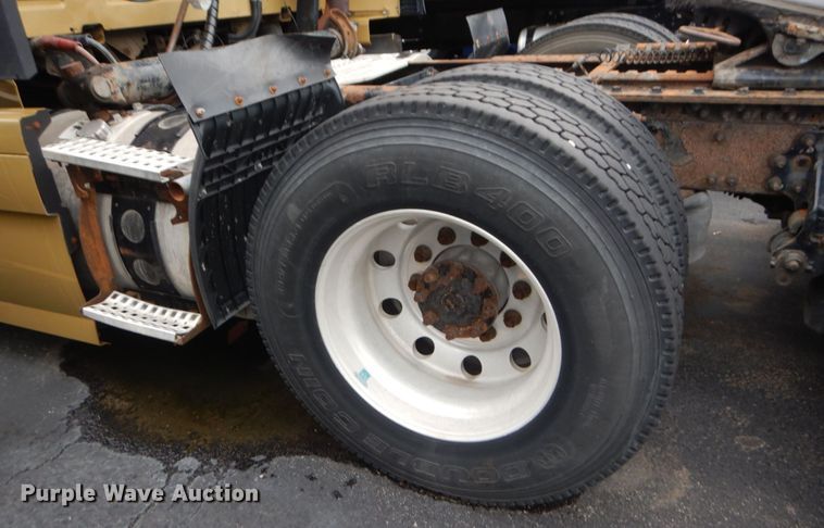 image for item GV9184 2009 Volvo VNL670  semi truck