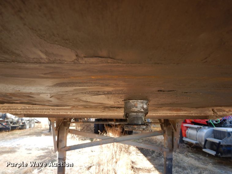 image for item HP9107 2001 Utility dry van trailer