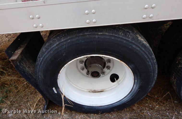 image for item HP9107 2001 Utility dry van trailer