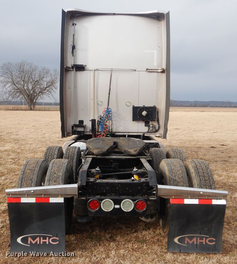 image for item HW9758 2012 Kenworth T700  semi truck