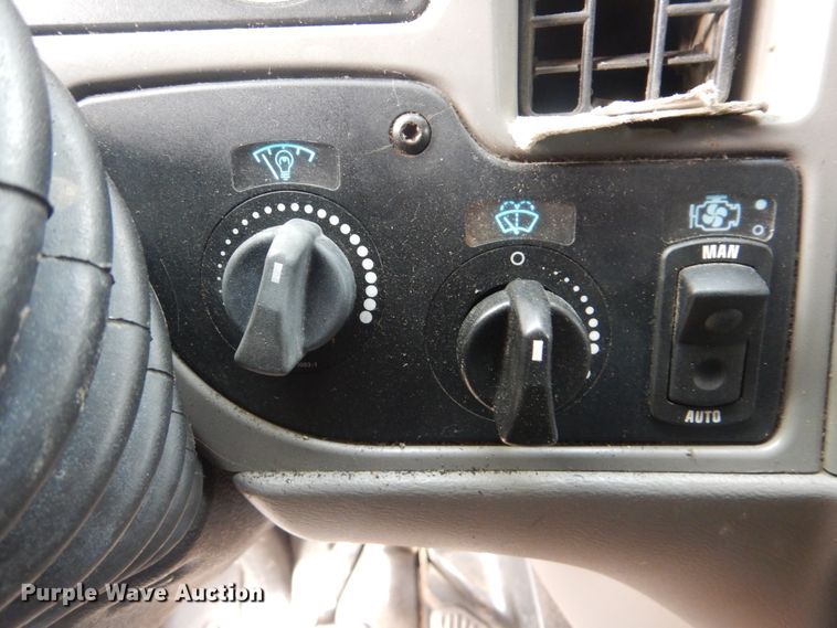 image for item HW9758 2012 Kenworth T700  semi truck