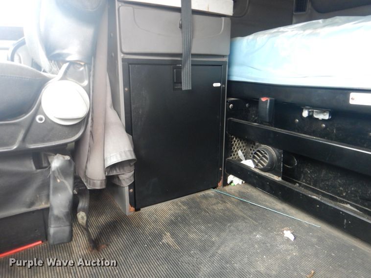 image for item HW9758 2012 Kenworth T700  semi truck